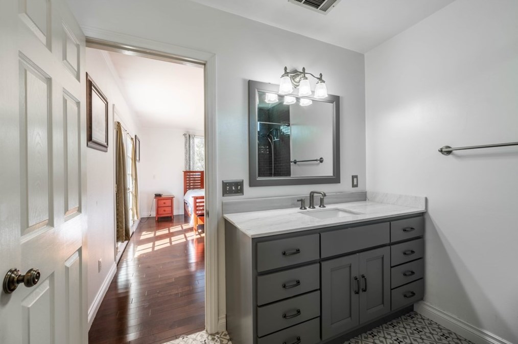 550 Ladera St, Pasadena CA  91104-2248 exterior