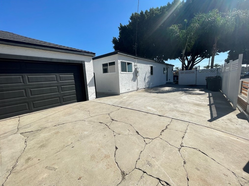 2171 Cowlin Ave, Los Angeles CA  90040-1338 exterior