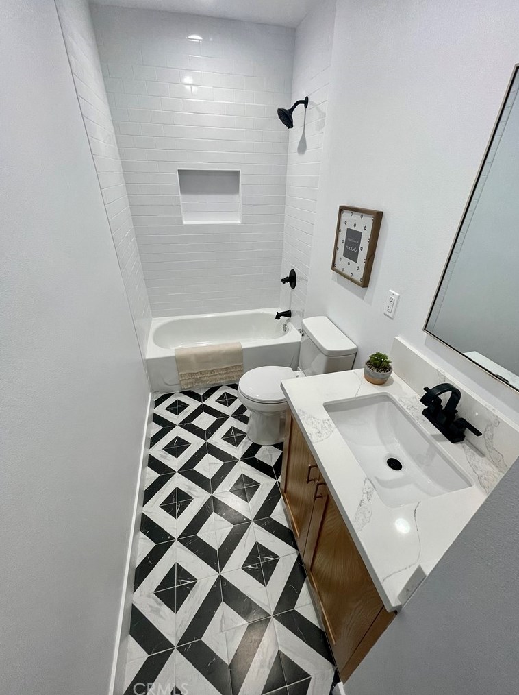 2171 Cowlin Ave, Los Angeles CA  90040-1338 exterior