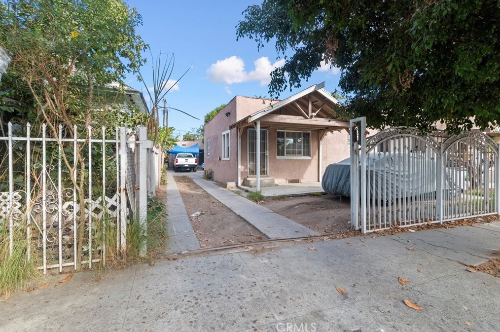 1141 50th St, Los Angeles CA  90011-4213 exterior