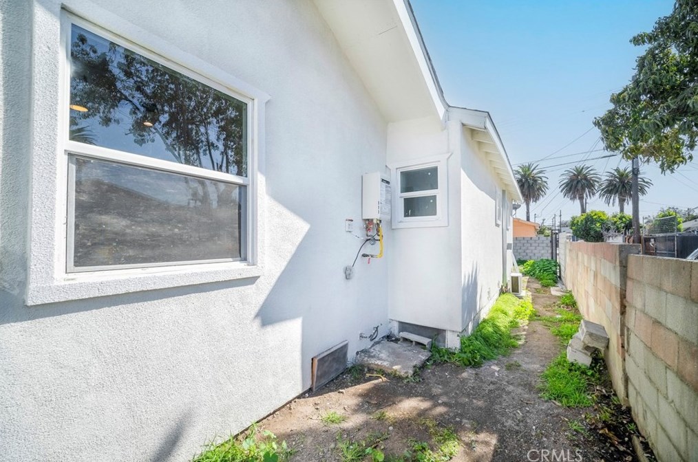 1544 57th St, Los Angeles CA  90011-5024 exterior