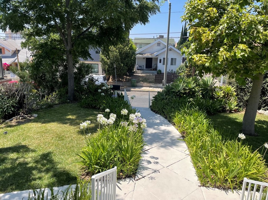 916 Bonnie Brae St, Los Angeles CA  90026-4924 exterior