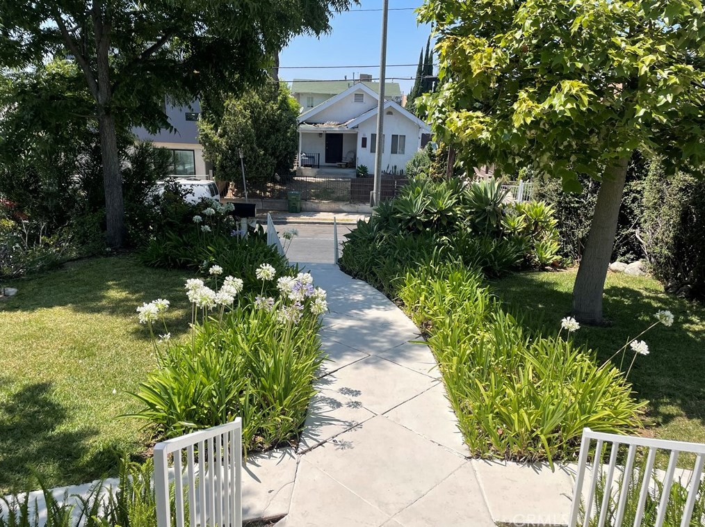 916 Bonnie Brae St, Los Angeles CA  90026-4924 exterior