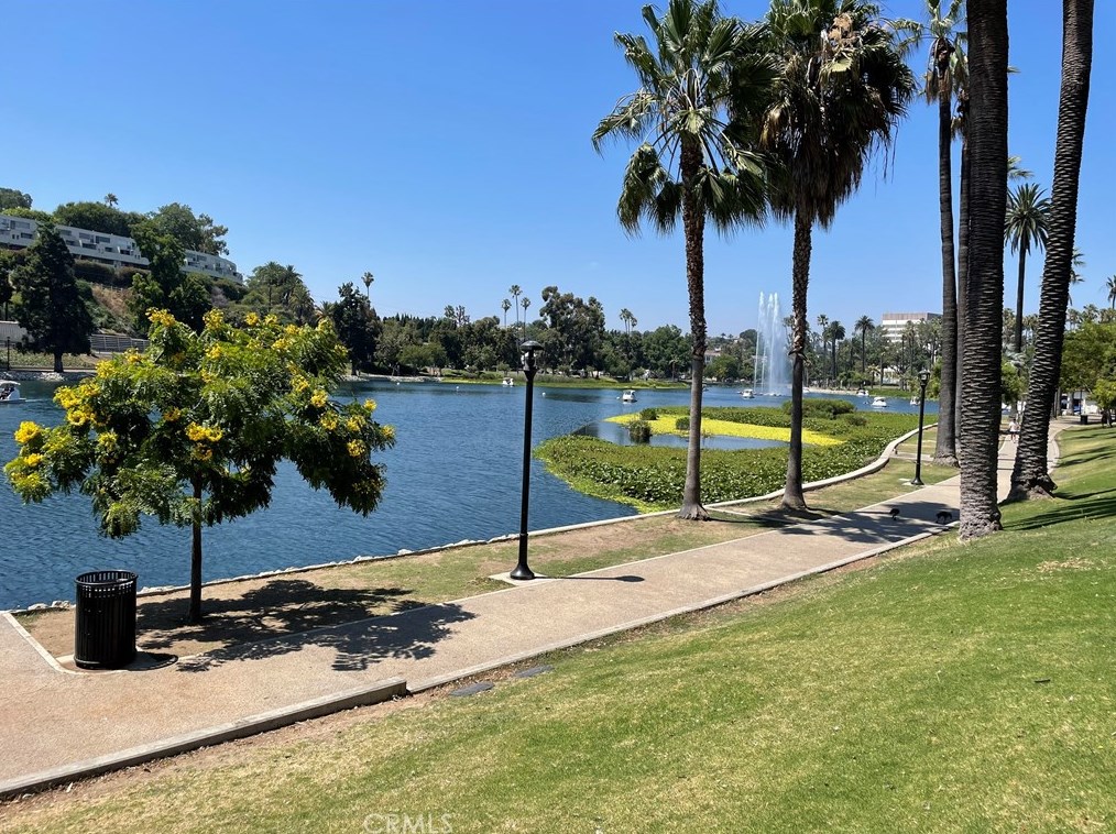 916 Bonnie Brae St, Los Angeles CA  90026-4924 exterior