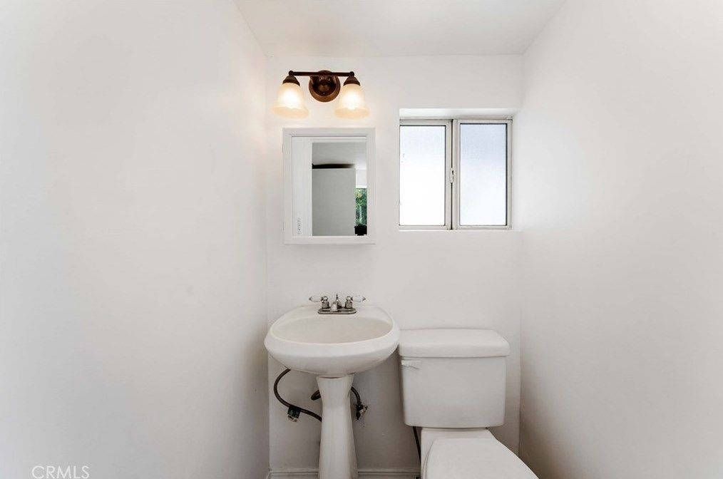 916 Bonnie Brae St, Los Angeles CA  90026-4924 exterior