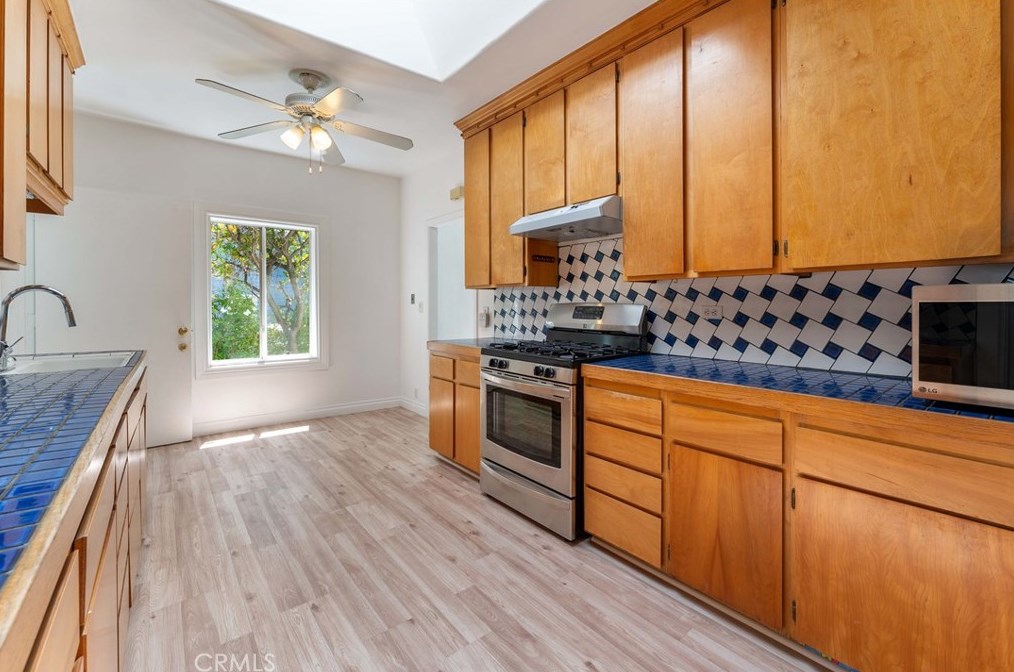 916 Bonnie Brae St, Los Angeles CA  90026-4924 exterior