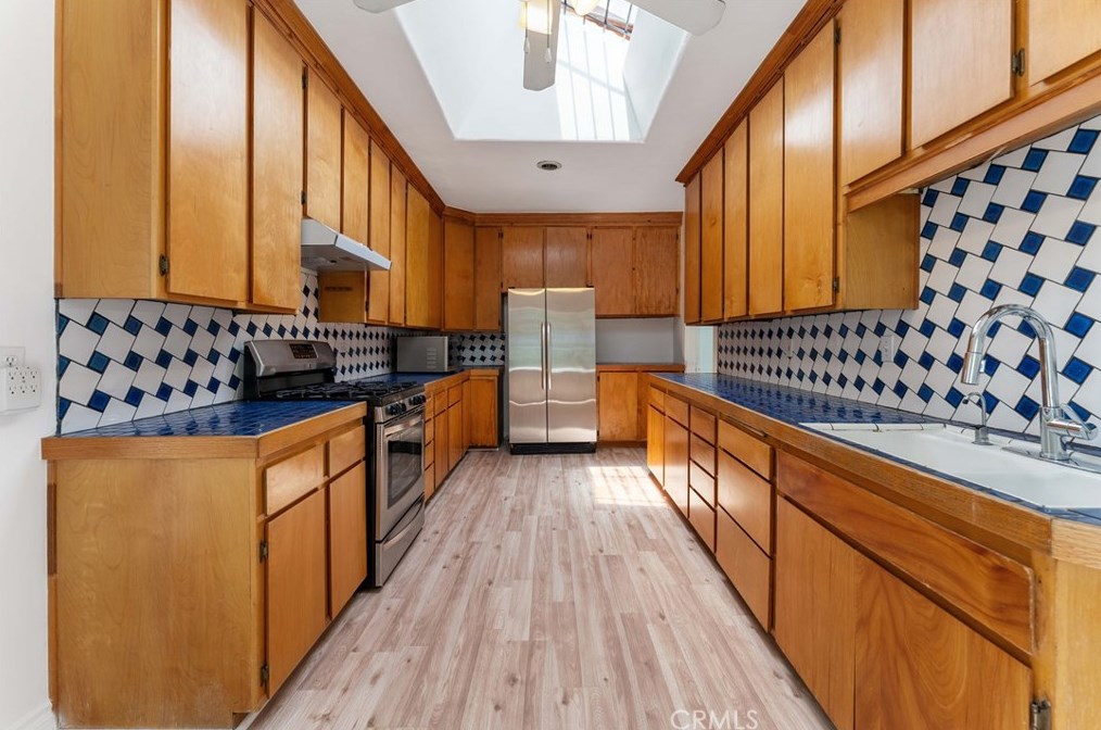 916 Bonnie Brae St, Los Angeles CA  90026-4924 exterior