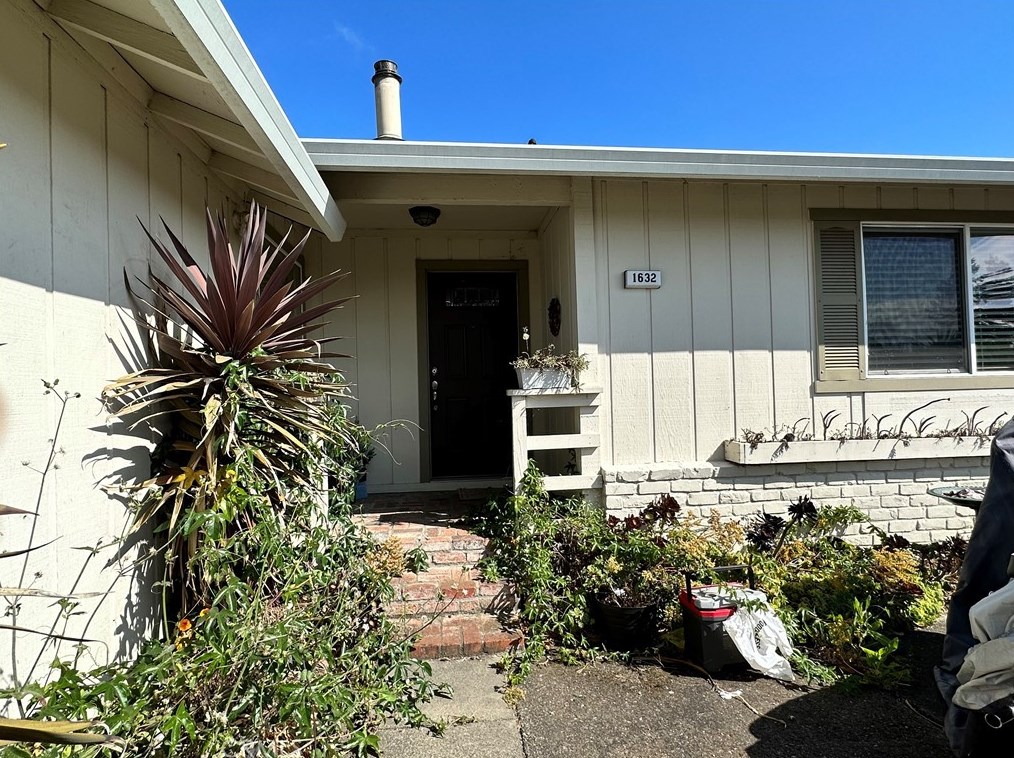 1632 Caulfield Ln, Petaluma CA  94954-4552 exterior