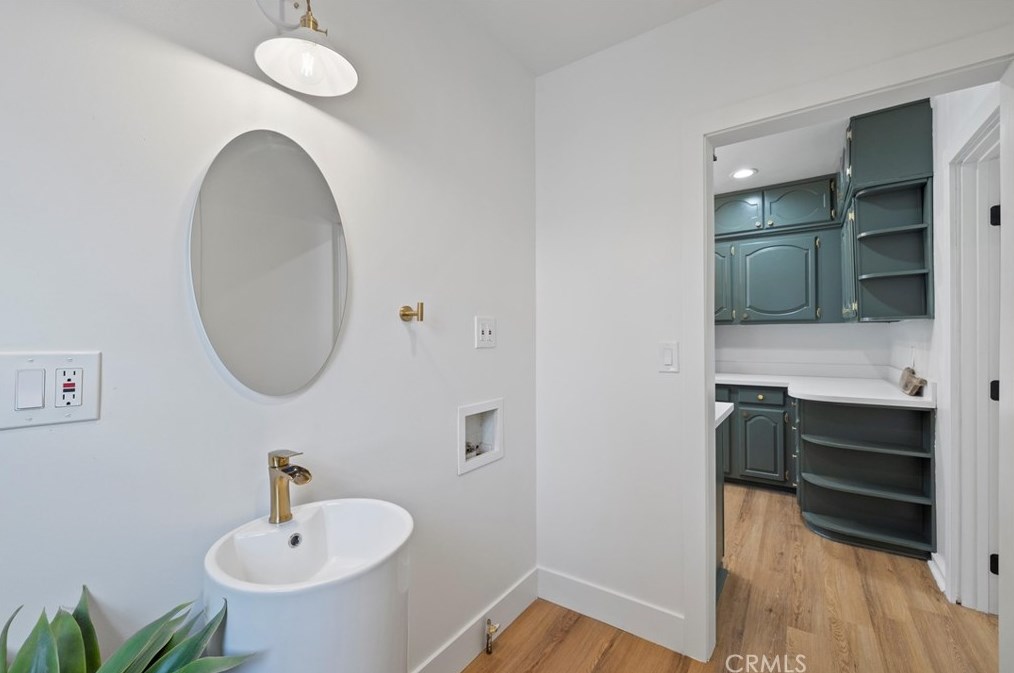 5415 8th Ave, Los Angeles CA  90043-2517 exterior