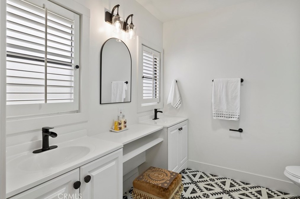 5415 8th Ave, Los Angeles CA  90043-2517 exterior