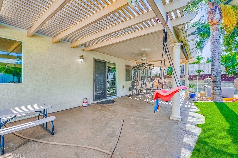 4032 Bennett Ave, Corona CA  92883-0751 exterior