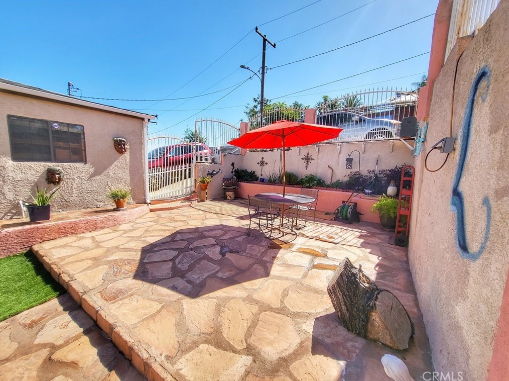 3976 Dwiggins St, Los Angeles CA  90063-1716 exterior
