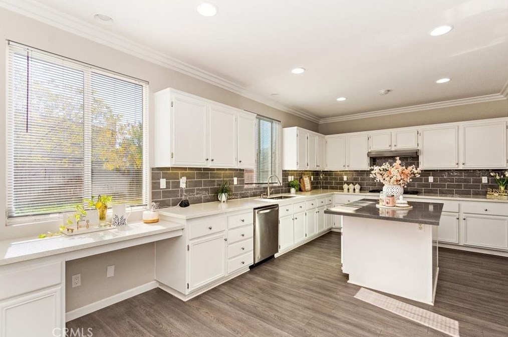 27655 Gladstone Dr, Moreno Valley CA  92555-5828 exterior