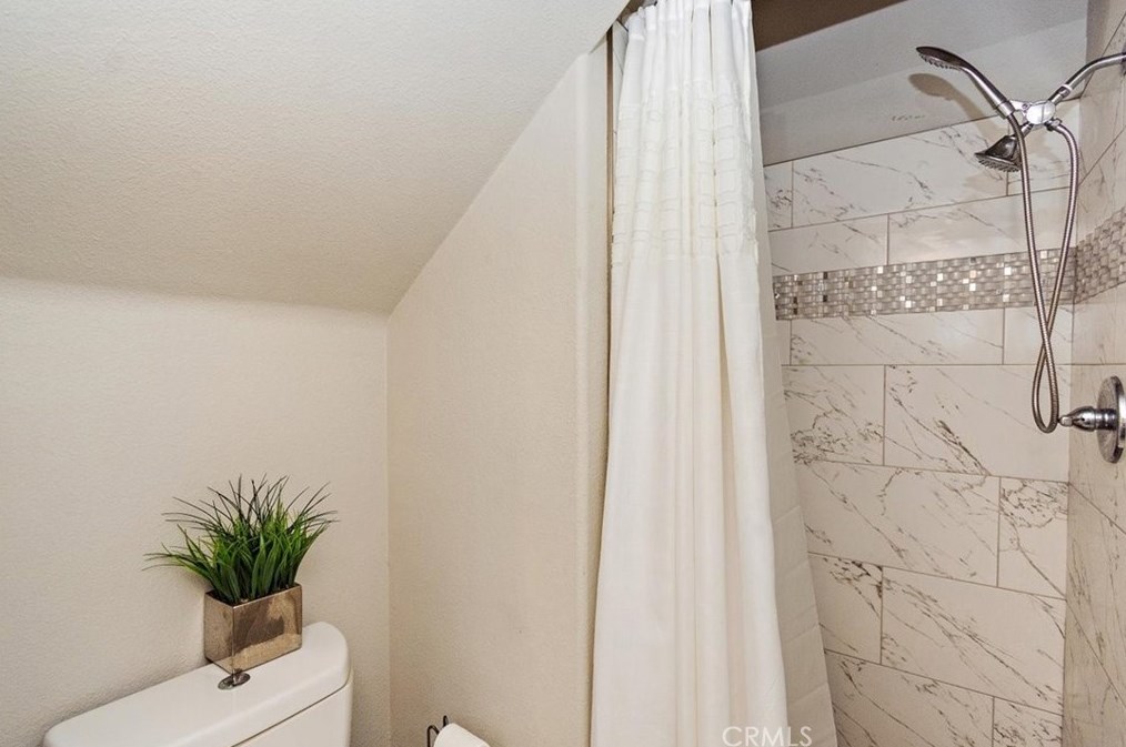 27655 Gladstone Dr, Moreno Valley CA  92555-5828 exterior