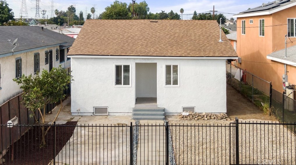 8917 Bandera St, Los Angeles CA  90002-1414 exterior