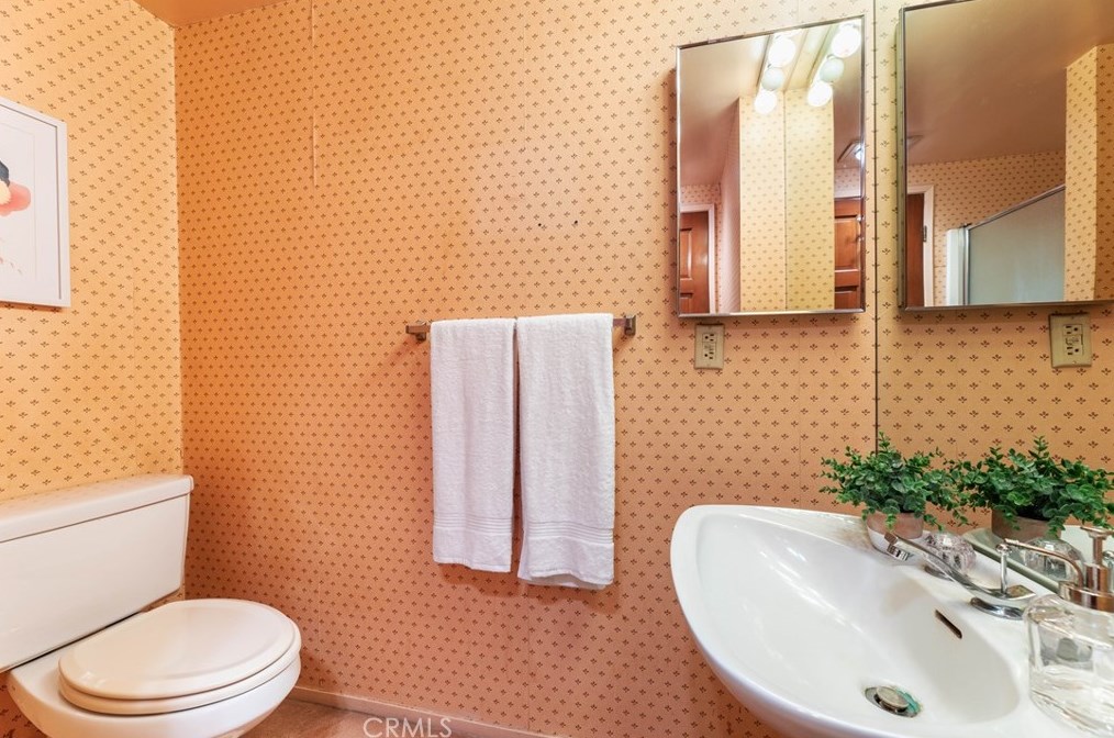 4658 Don Lorenzo Dr, Los Angeles CA  90008-4126 exterior