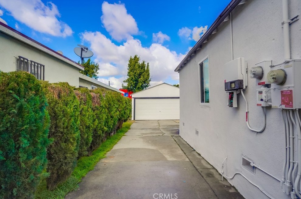 215 127th St, Los Angeles CA  90061-2714 exterior