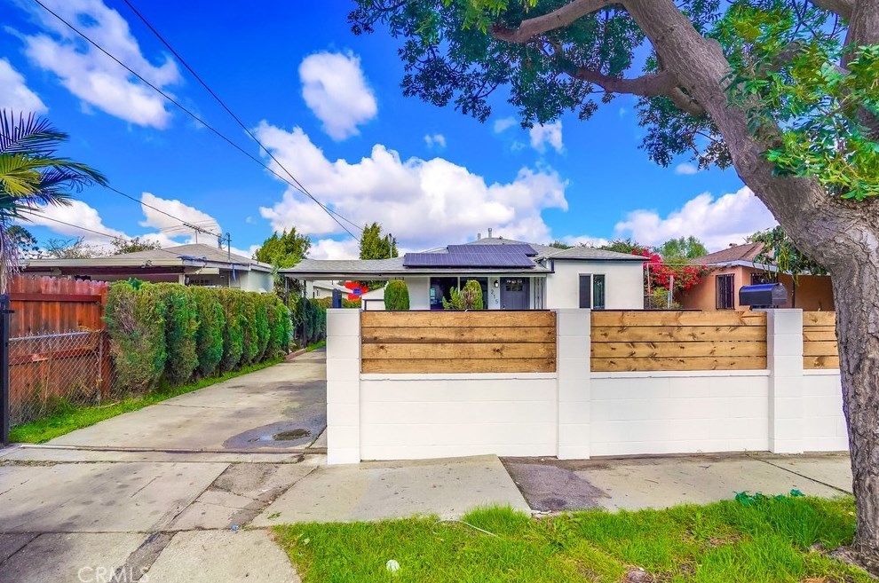 215 127th St, Los Angeles CA  90061-2714 exterior