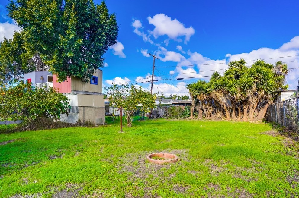 215 127th St, Los Angeles CA  90061-2714 exterior