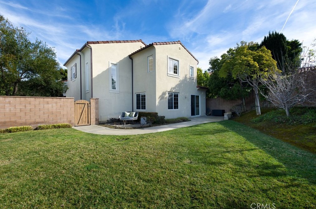 42 Gardenpath, Irvine CA 92603-0157 exterior