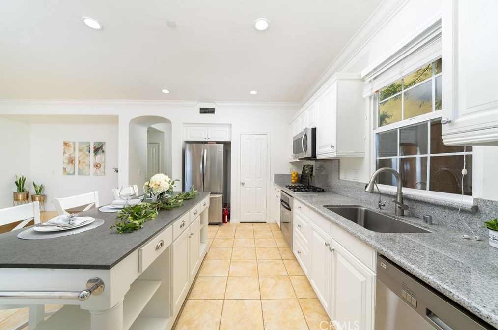 42 Gardenpath, Irvine CA 92603-0157 exterior