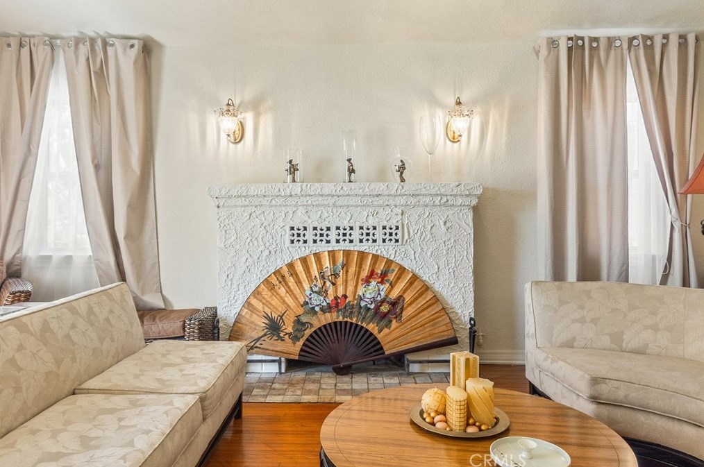 1927 82nd St, Los Angeles CA  90047-2645 exterior