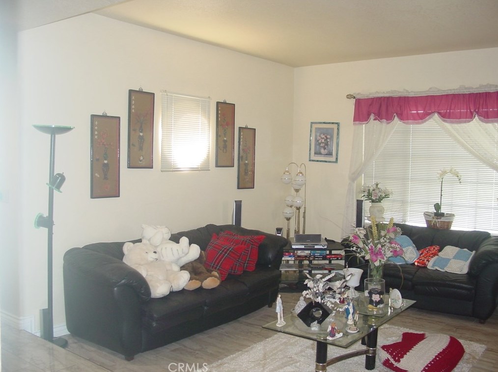 18700 Wright Pl, Artesia CA  90701-5658 exterior