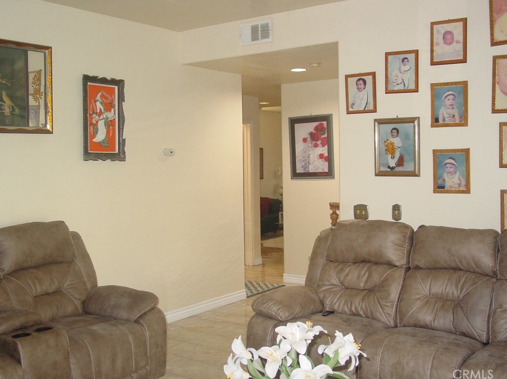 18700 Wright Pl, Artesia CA  90701-5658 exterior