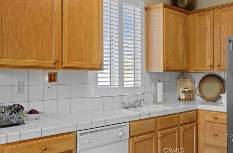 10017 Timeless Rose Ct, Bakersfield CA  93311-3730 exterior