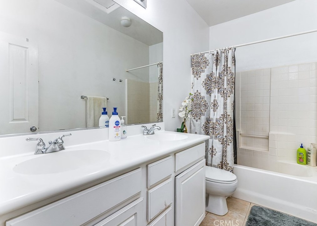 11147 Cornerstone Rd, Riverside CA  92503-0633 exterior