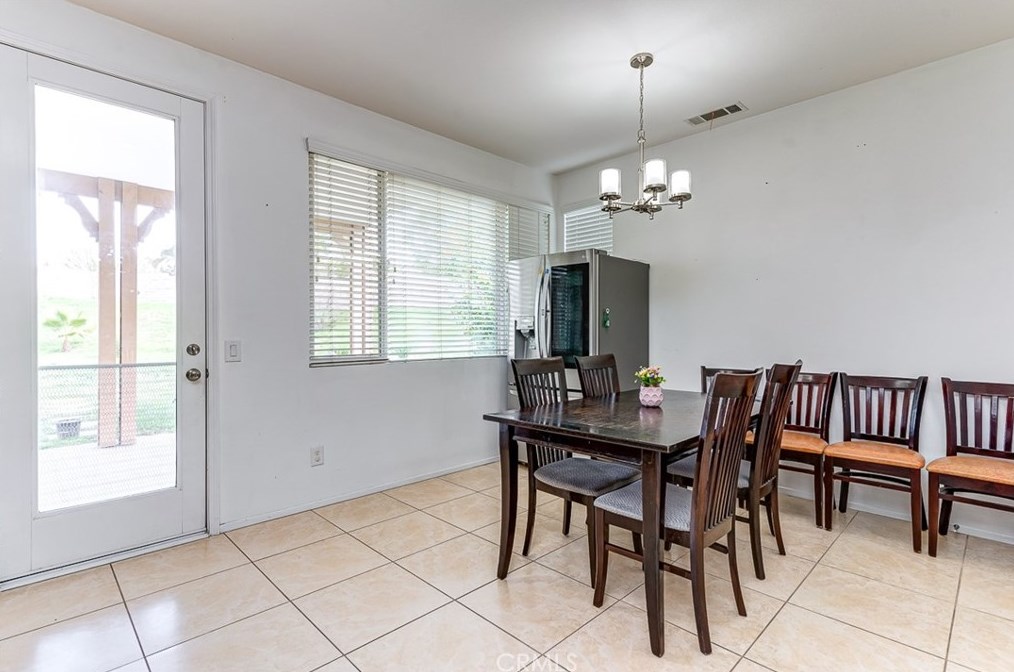 11147 Cornerstone Rd, Riverside CA  92503-0633 exterior