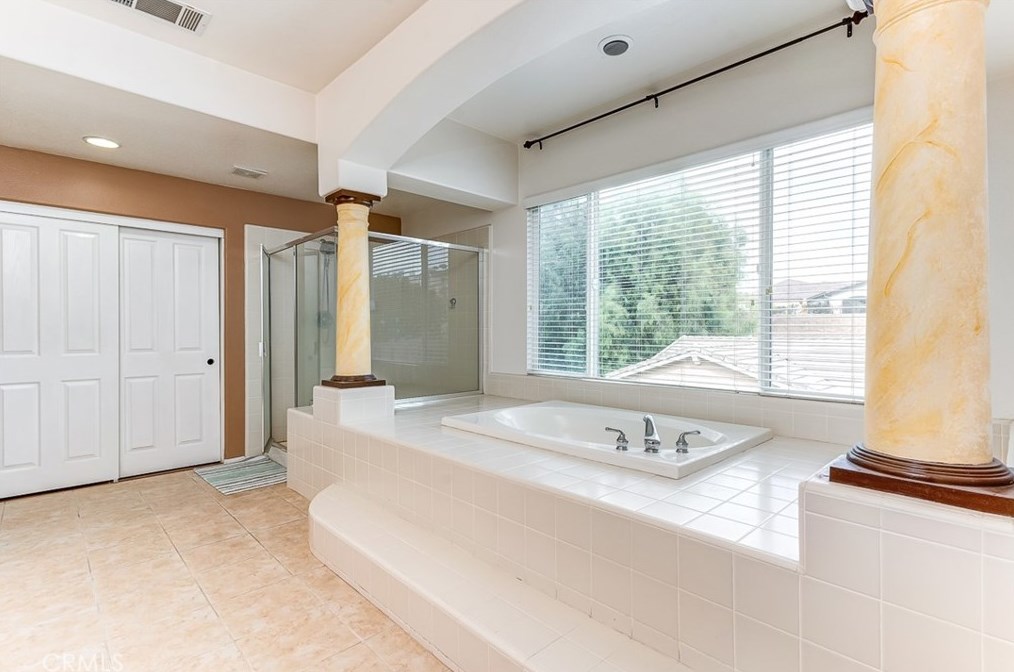 11147 Cornerstone Rd, Riverside CA  92503-0633 exterior