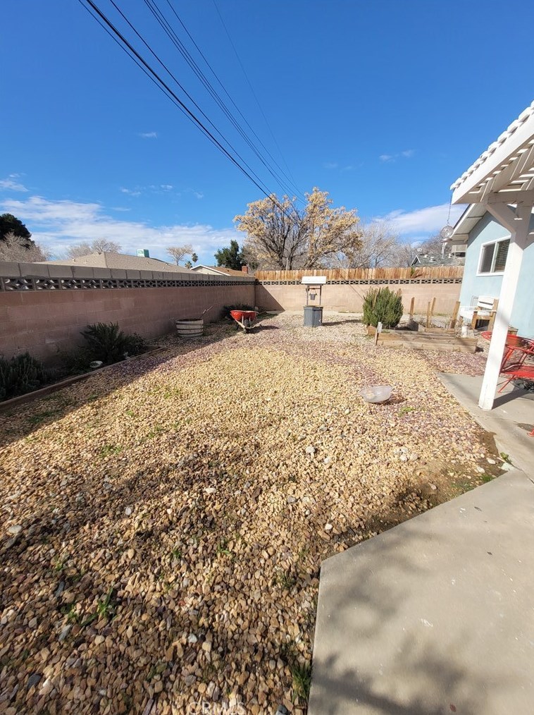 43865 Fig Ave, Lancaster CA  93534-5050 exterior