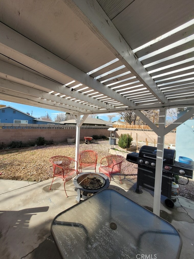 43865 Fig Ave, Lancaster CA  93534-5050 exterior