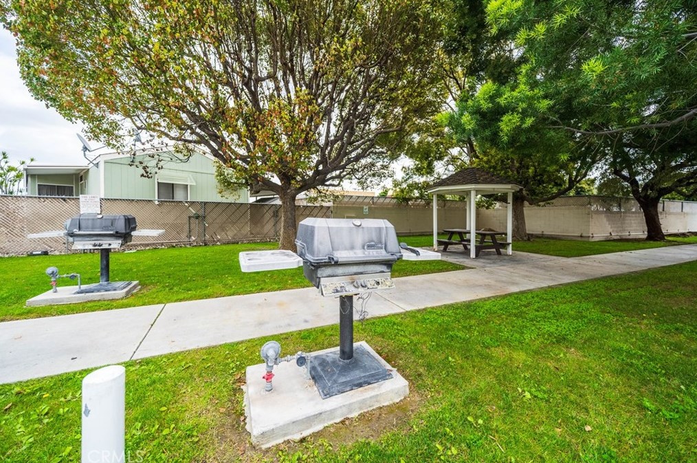 56 Maple Via, Anaheim CA  92801-1035 exterior