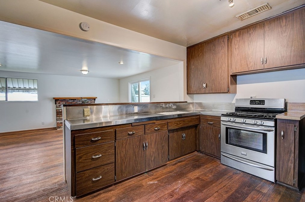 5032 Premiere Ave, Lakewood CA  90712-2712 exterior
