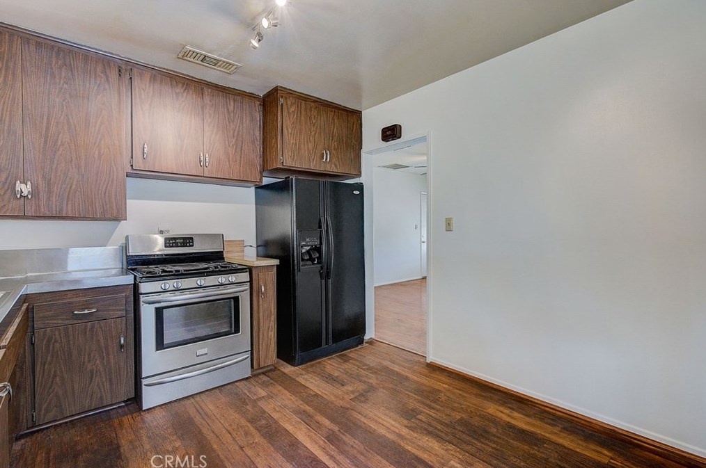 5032 Premiere Ave, Lakewood CA  90712-2712 exterior