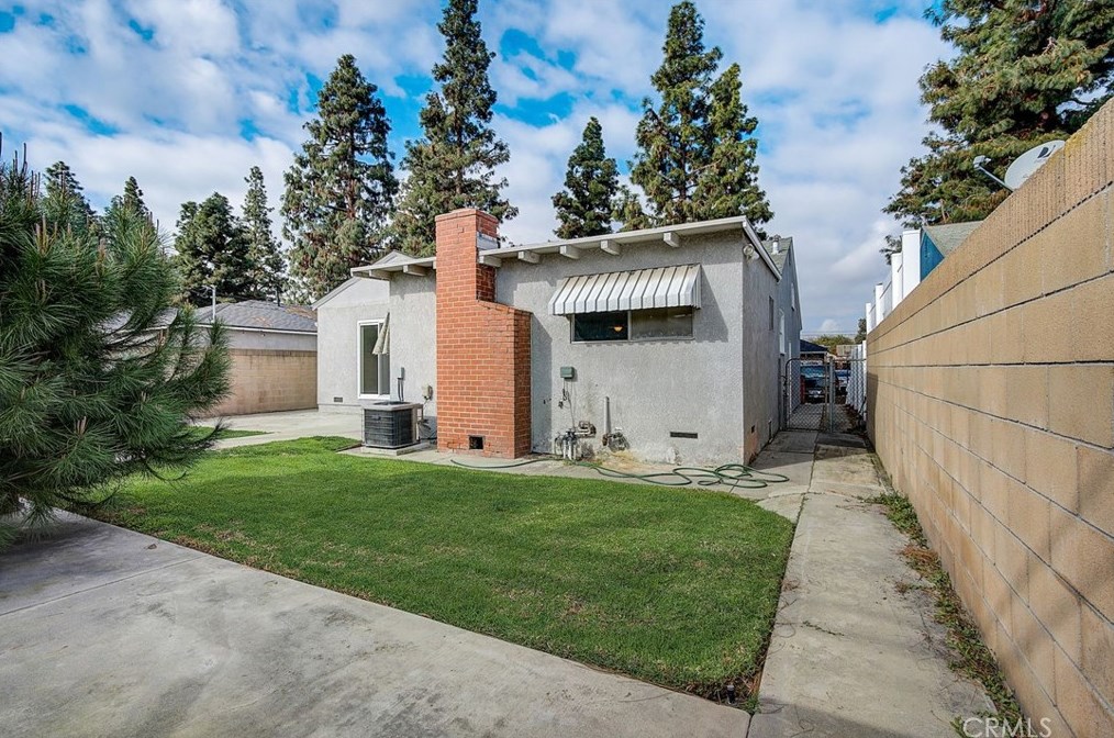 5032 Premiere Ave, Lakewood CA  90712-2712 exterior