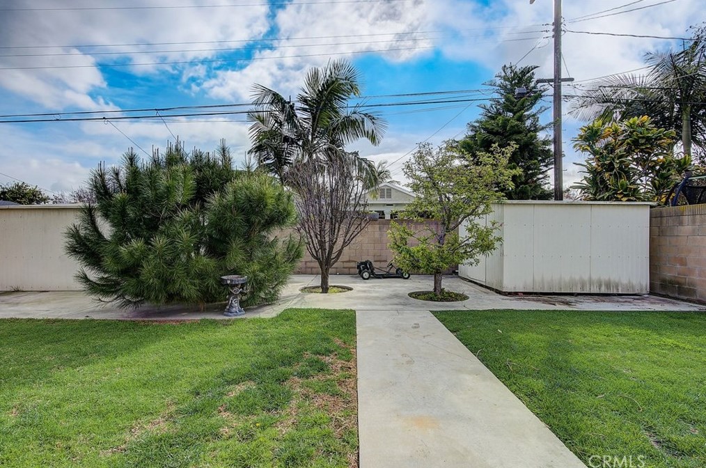 5032 Premiere Ave, Lakewood CA  90712-2712 exterior