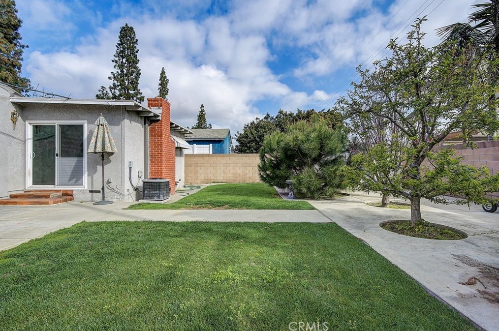 5032 Premiere Ave, Lakewood CA  90712-2712 exterior