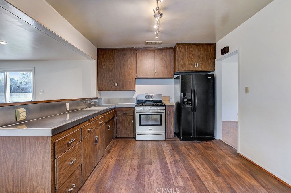 5032 Premiere Ave, Lakewood CA  90712-2712 exterior