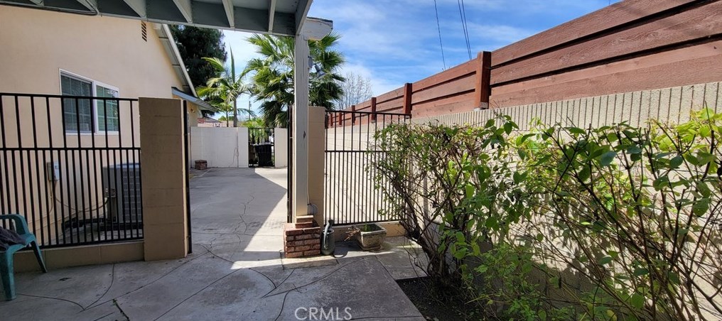 9412 Thistle Rd, Anaheim CA  92804-2332 exterior