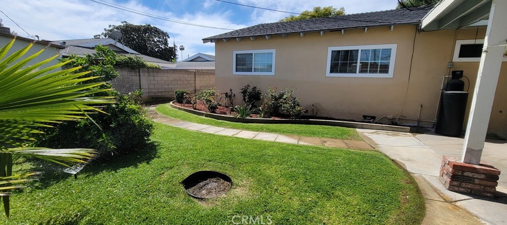 9412 Thistle Rd, Anaheim CA  92804-2332 exterior
