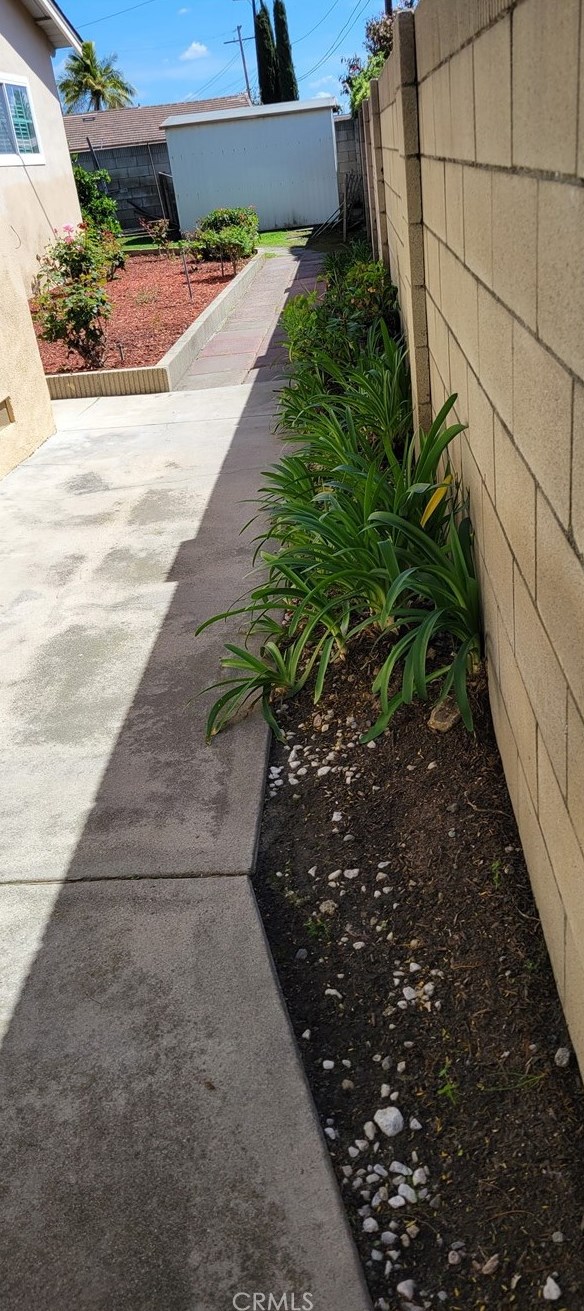 9412 Thistle Rd, Anaheim CA  92804-2332 exterior