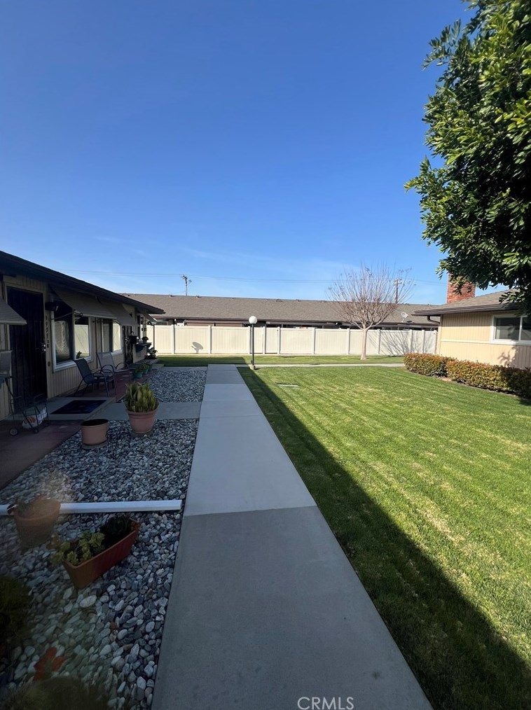 9908 Cedar St, Bellflower CA 90706-6910 exterior