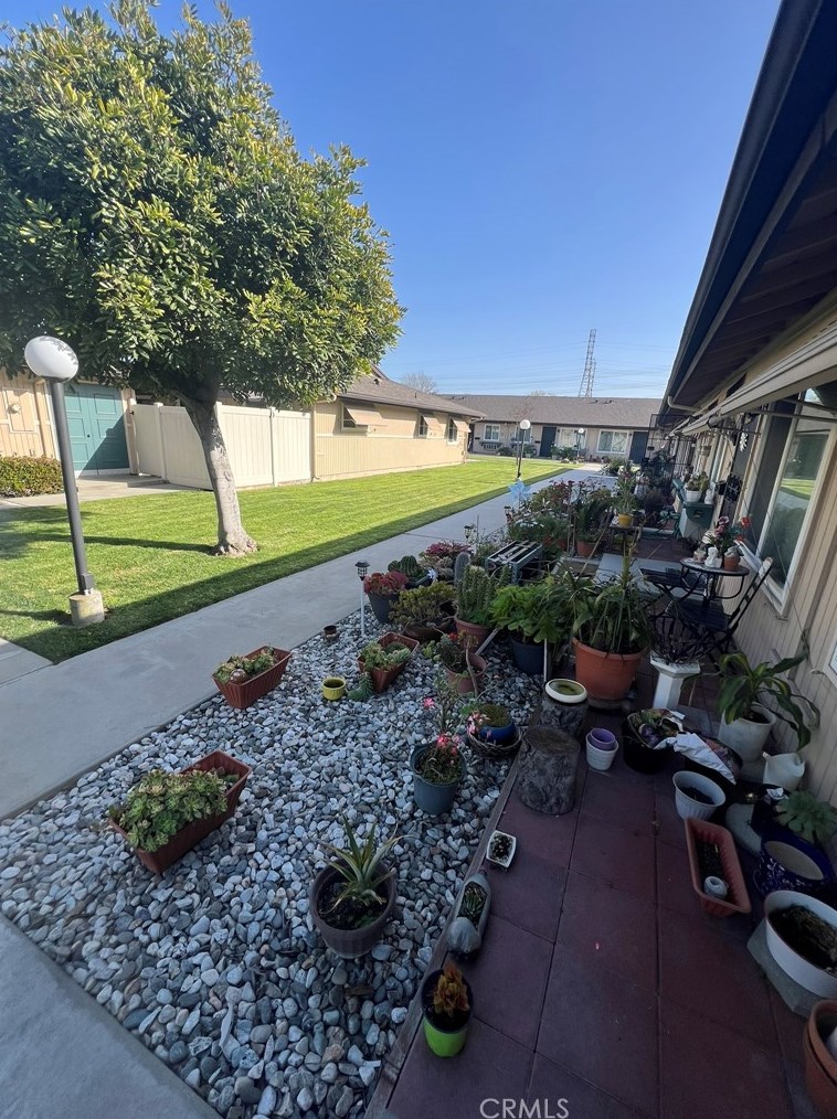 9908 Cedar St, Bellflower CA 90706-6910 exterior