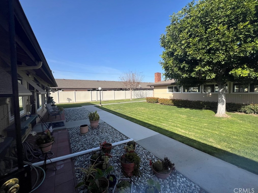 9908 Cedar St, Bellflower CA 90706-6910 exterior