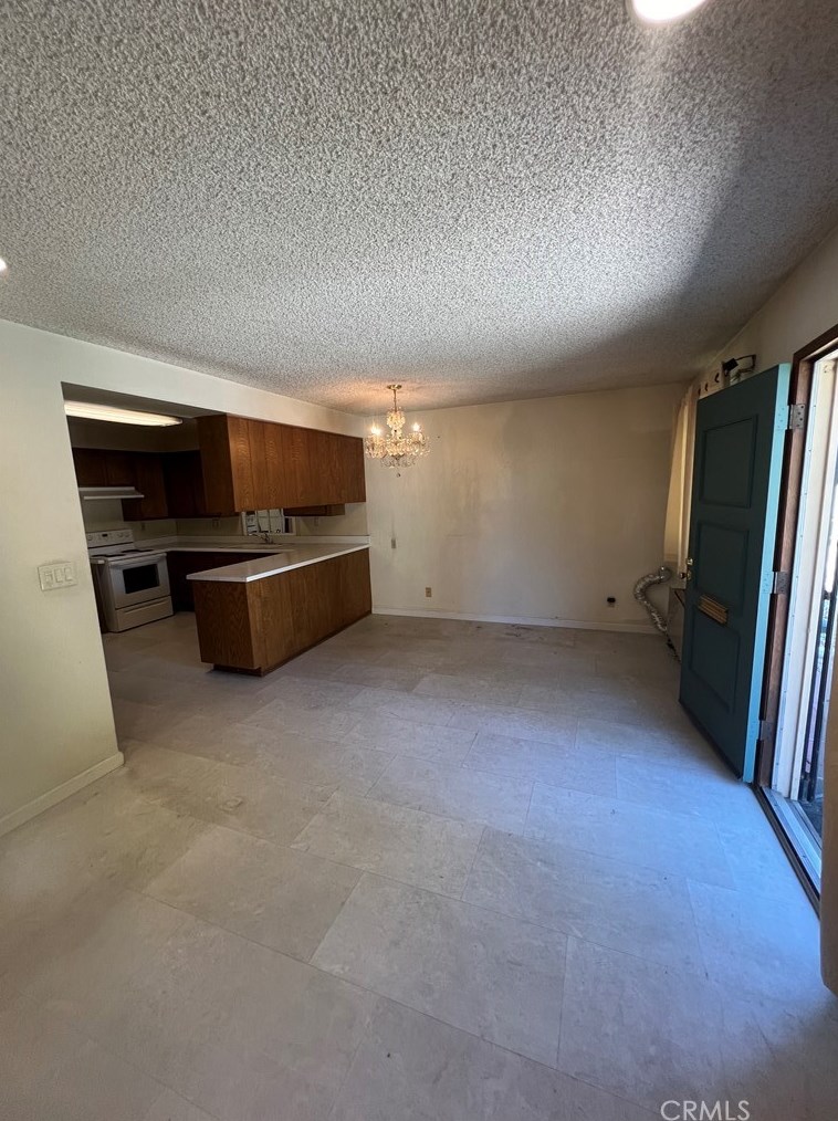 9908 Cedar St, Bellflower CA 90706-6910 exterior