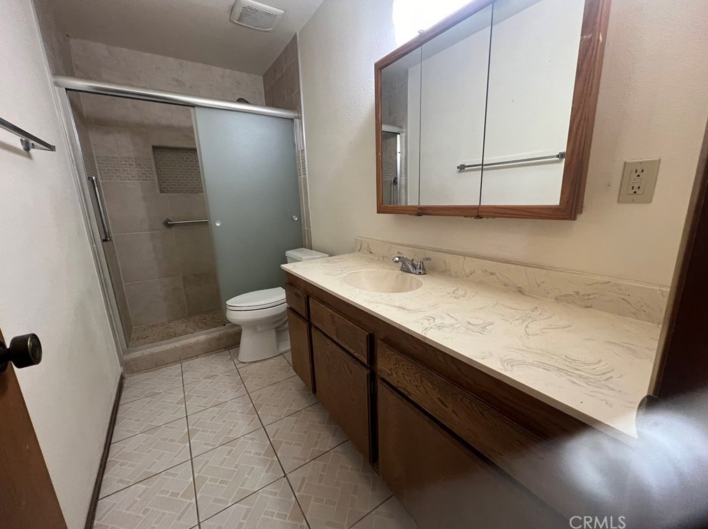 9908 Cedar St, Bellflower CA 90706-6910 exterior