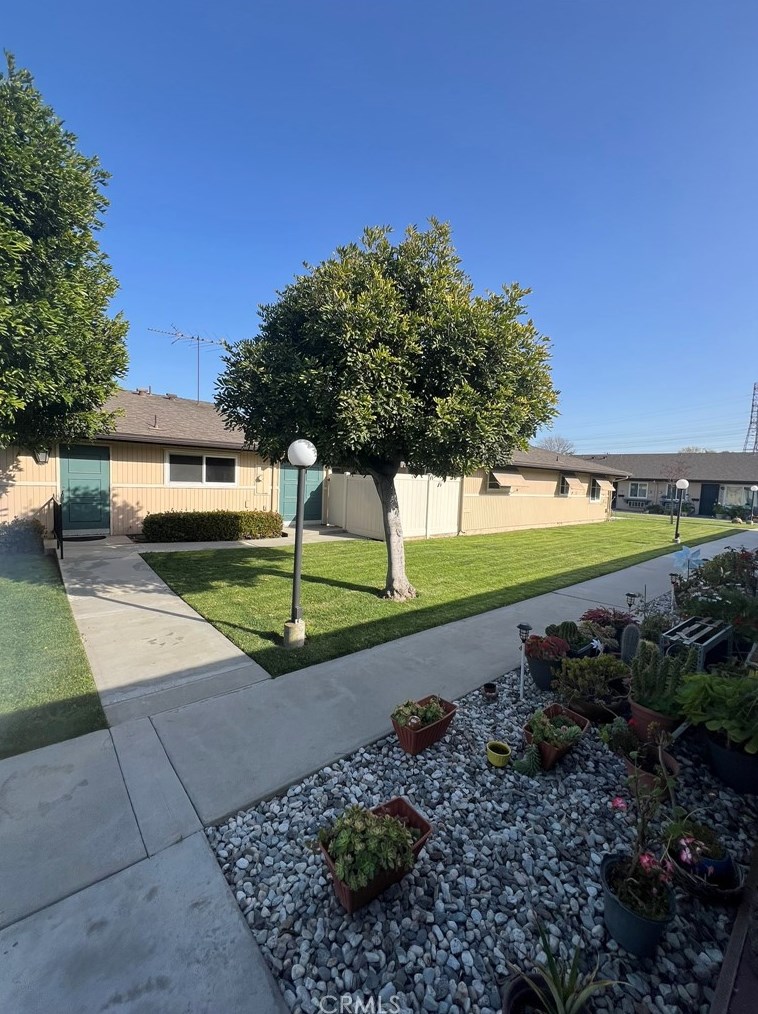 9908 Cedar St, Bellflower CA 90706-6910 exterior